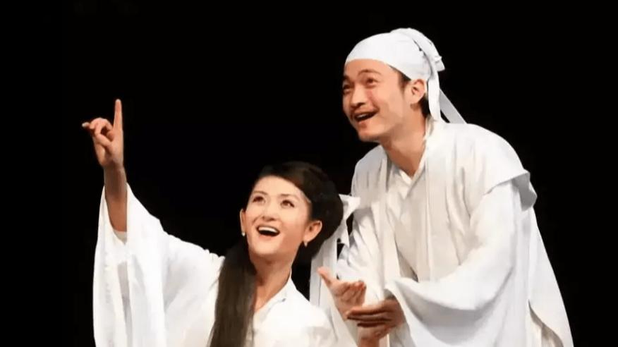 谢娜|谢娜彩排跳舞太卖力！动作太大露半截打底裤，一旁文章笑到直不起腰