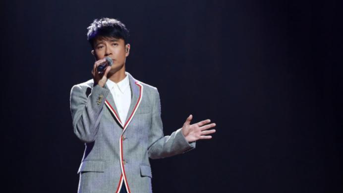 李克勤|有人问李克勤：“你这么大年纪，怎么还出来演出？”