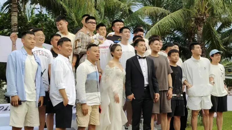 赵继伟|12大巨星给赵继伟捧场！周鹏黄发赵睿胡明轩拿红包，教练团太豪华