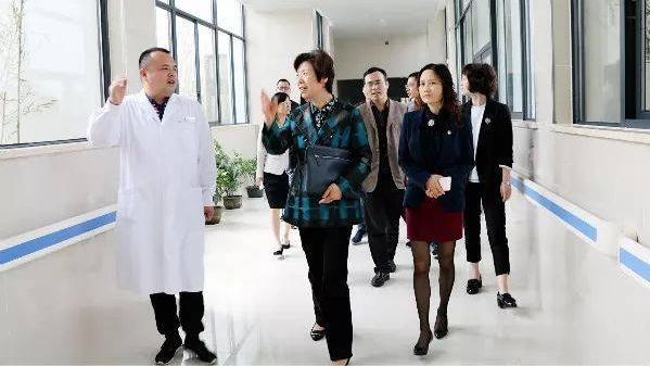 |为什么职位越大的领导越没架子，职位越小的领导越有脾气？