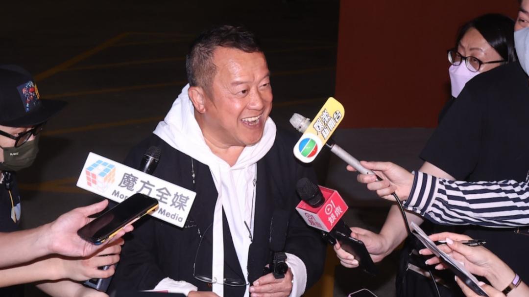 曾志伟|曾志伟回应热吻马来西亚模特：根本不认识她，亲吻只是礼貌