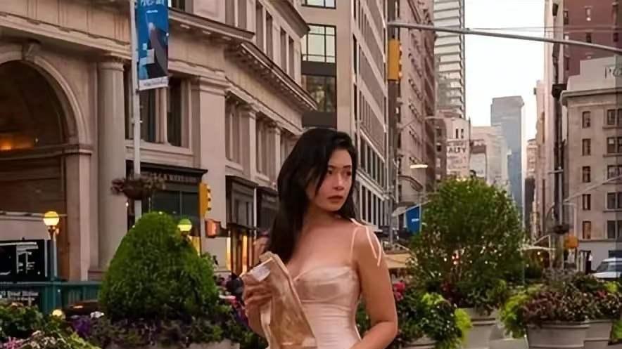 许可馨|“恨国女”许可馨移民还没成功，晒自拍：过得比你爽，再骂也没用