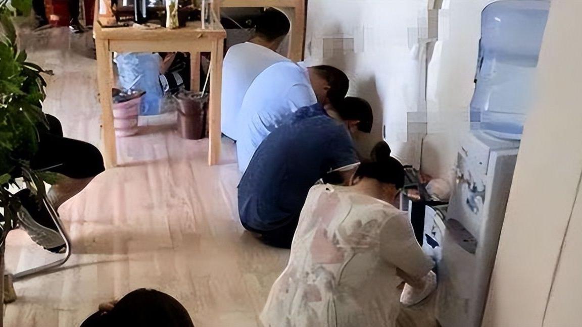 案例：女教师组织非法交易，月入30万，18名受害学生家庭支离破碎