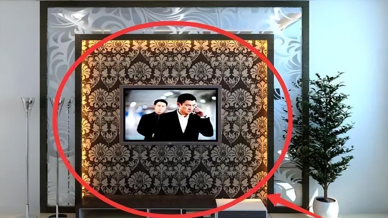 没空给13万老婆装修，结果一进门就被吓到，电视背景墙太丑了