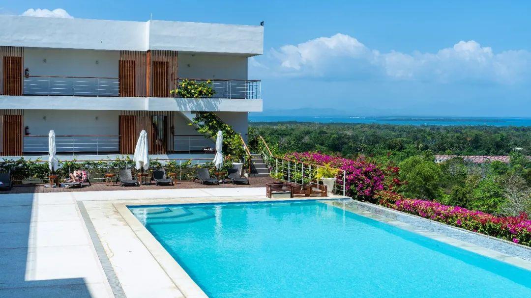 滤镜|出游潮下的网红民宿：滤镜里的“圣托里尼”，滤镜外的“踩坑”阴影