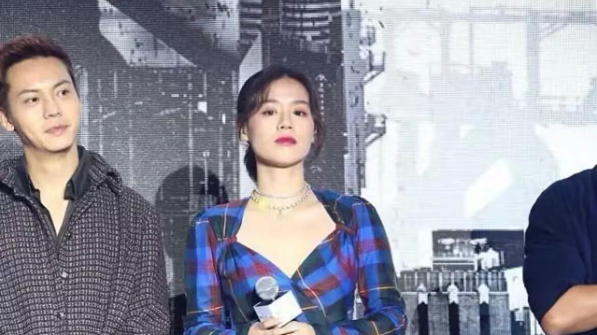 穿衣搭配 马思纯真的瘦了好多！图不P一下就放出来，这腿型太真实了