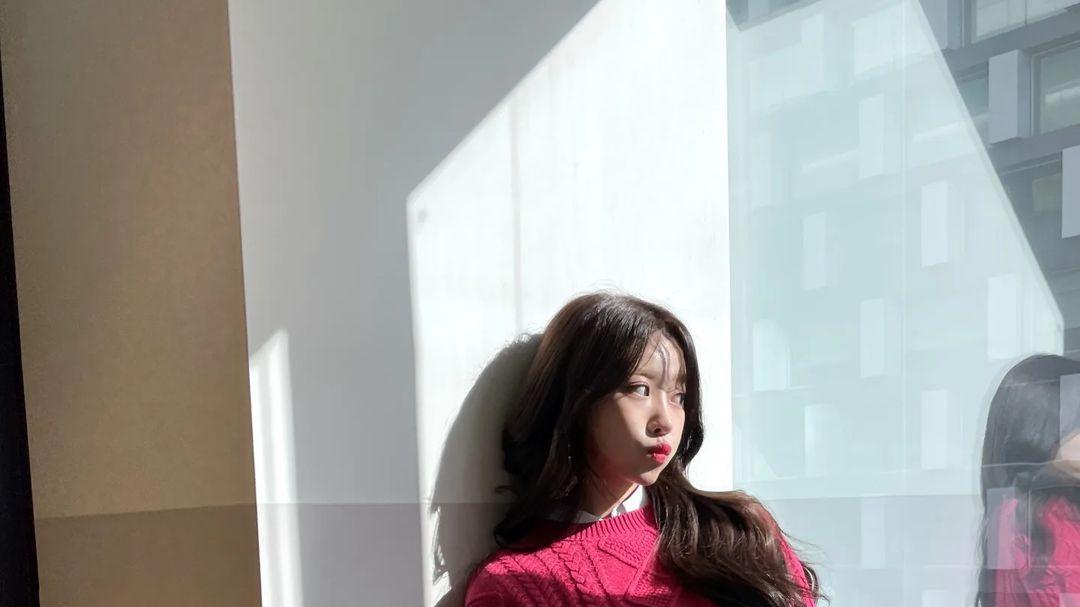 李美珠|28岁韩国女星李美珠，秋日阳光下多汁的美貌，纤瘦身材蚂蚁腰