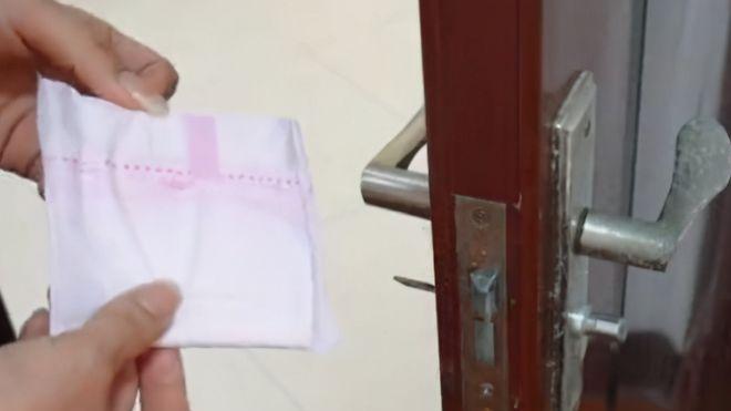 在门上贴一个卫生巾，解决了大家都困扰的一个难题，学会受用一生