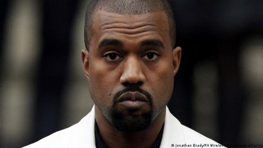 侃爷|美歌手\侃爷\公开赞美希特勒  推特遭马斯克封号  代言品牌纷纷解约