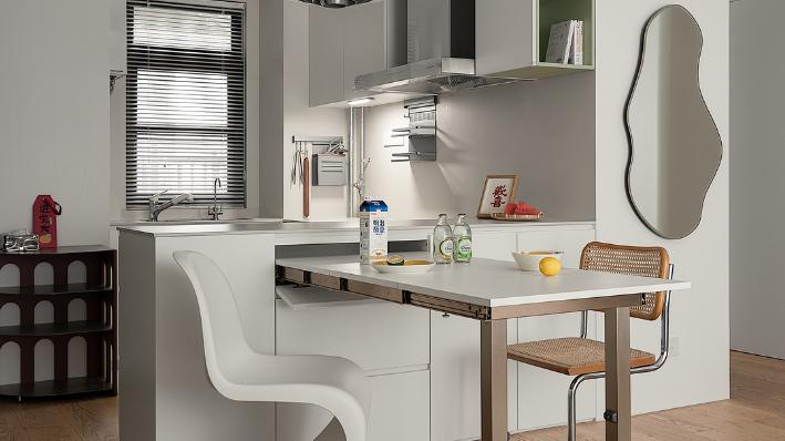 她家是一套90㎡的新房，因太会布置而走红，不豪华却很舒适