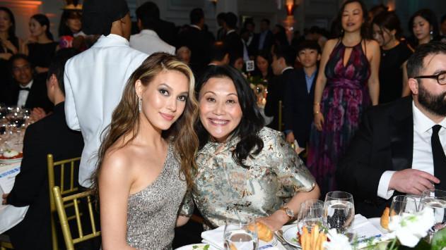 谷爱凌|谷爱凌恋爱了！与1米9白人男友在滑冰场亲吻，是耶鲁大学高材生