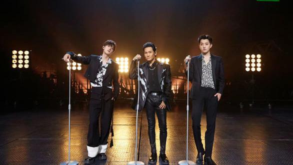 刘诗诗|杜德伟练舞突喊痛中断！医生告知开刀…公演拿低分2队友遭淘汰