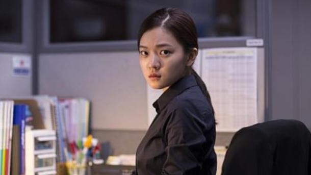 韩国影片《办公室》，非常有恐怖氛围，杀人嫌疑犯的消失引人入胜