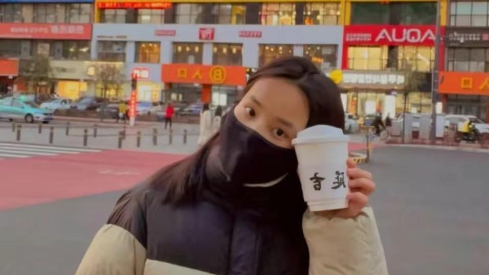 三石一边旅游一边反网暴，一下告了五个主播，这波操作让人费解