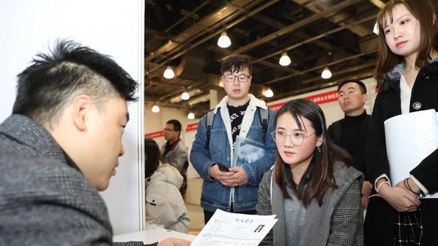 招聘|又一“国航”开始扩招，薪资待遇令人心痒痒，专科生：喜从天降