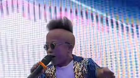 四川省|一路走好！31岁90厘米杂耍艺人矮哥因病去世，2天前还在商演