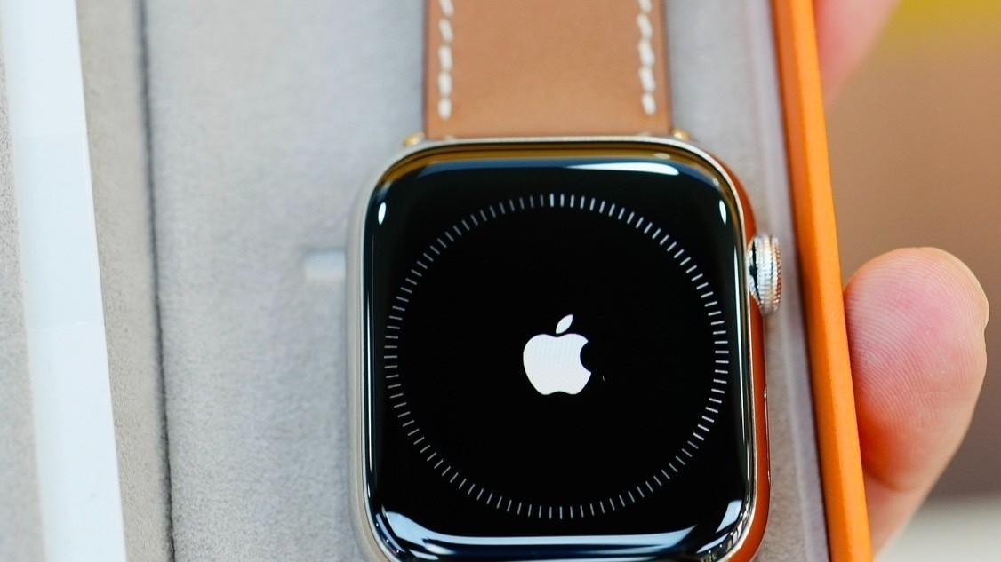 苹果|苹果Apple Watch S8与安卓手表续航大比拼，到底谁更出色？
