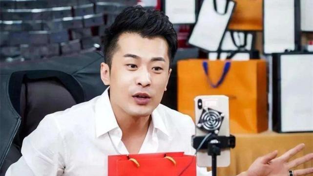 李连杰|明星捐款惹争议，辛巴捐500万第一，李连杰太寒酸，李湘无动于衷