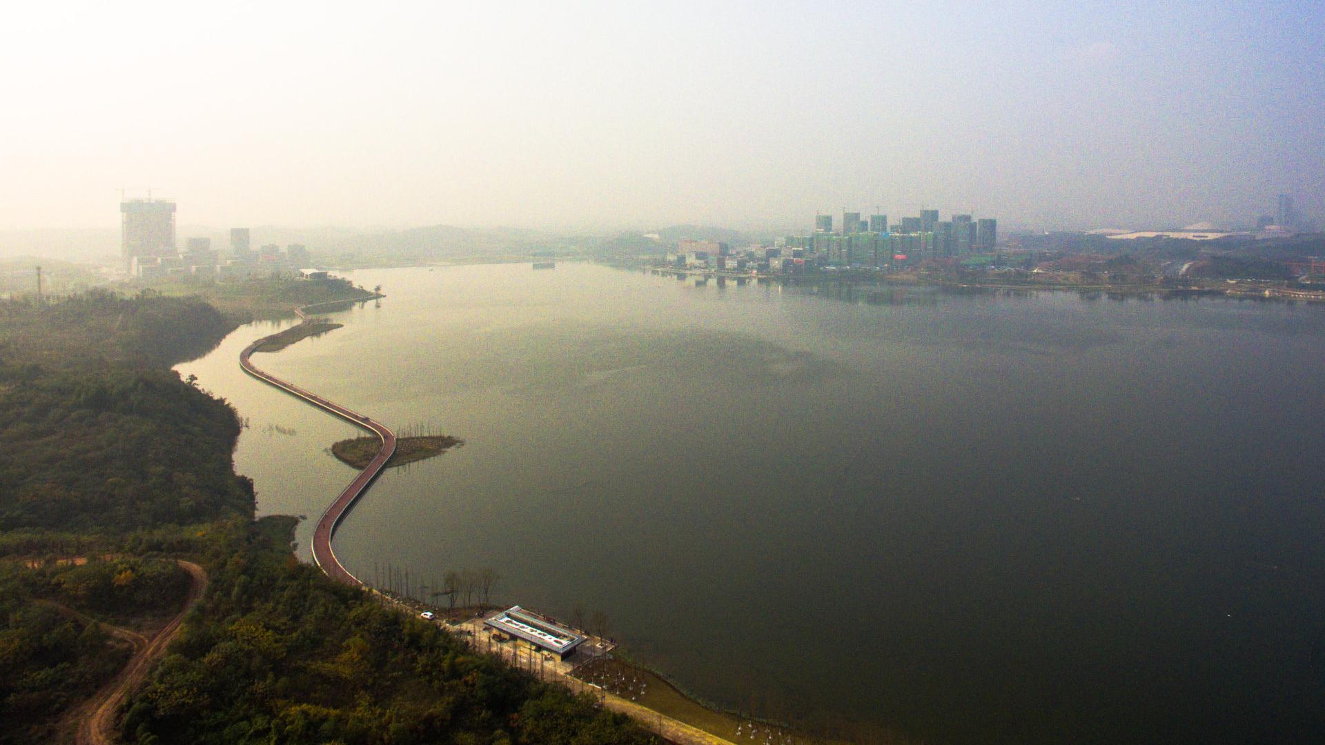 兰州|成都反正没个湖，都不好意思卖房，卖房先挖水塘