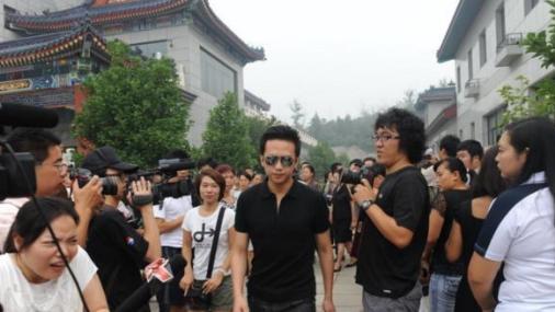 邓超|邓超出席葬礼，被张国立当场大骂，这其中到底发生了什么