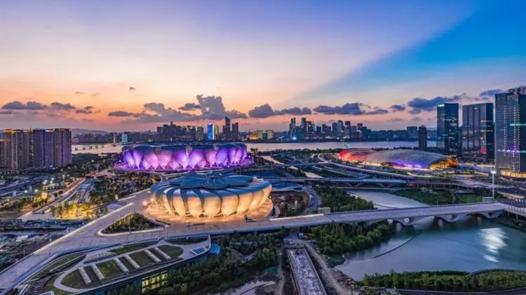 杭州|清风徐徐吹来，柳丝舒卷飘忽，杭州一年四季景色秀丽。