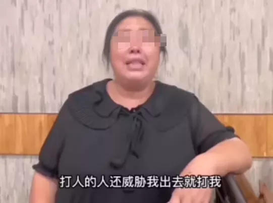 唐山打人案发生后，烧烤店被迫关门，老板娘哭诉: 打人的人威胁我，说出去就打我