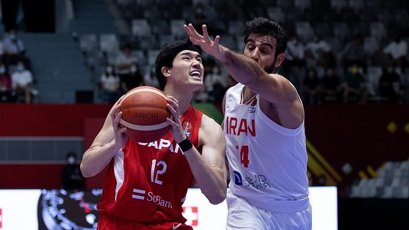 日本队|伊朗男篮轻取日本，哈达迪老当益壮，东亚劲旅华而不实