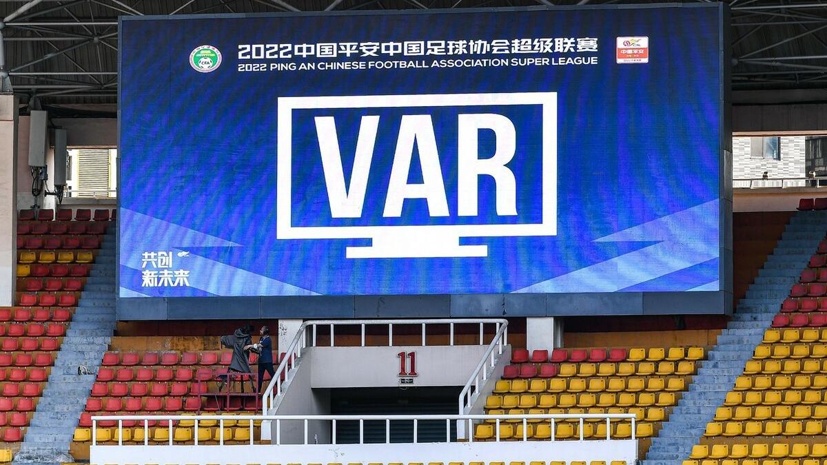 var|上海德比裁判重大失误，VAR3次介入改判，至少少踢5分钟双方撼平