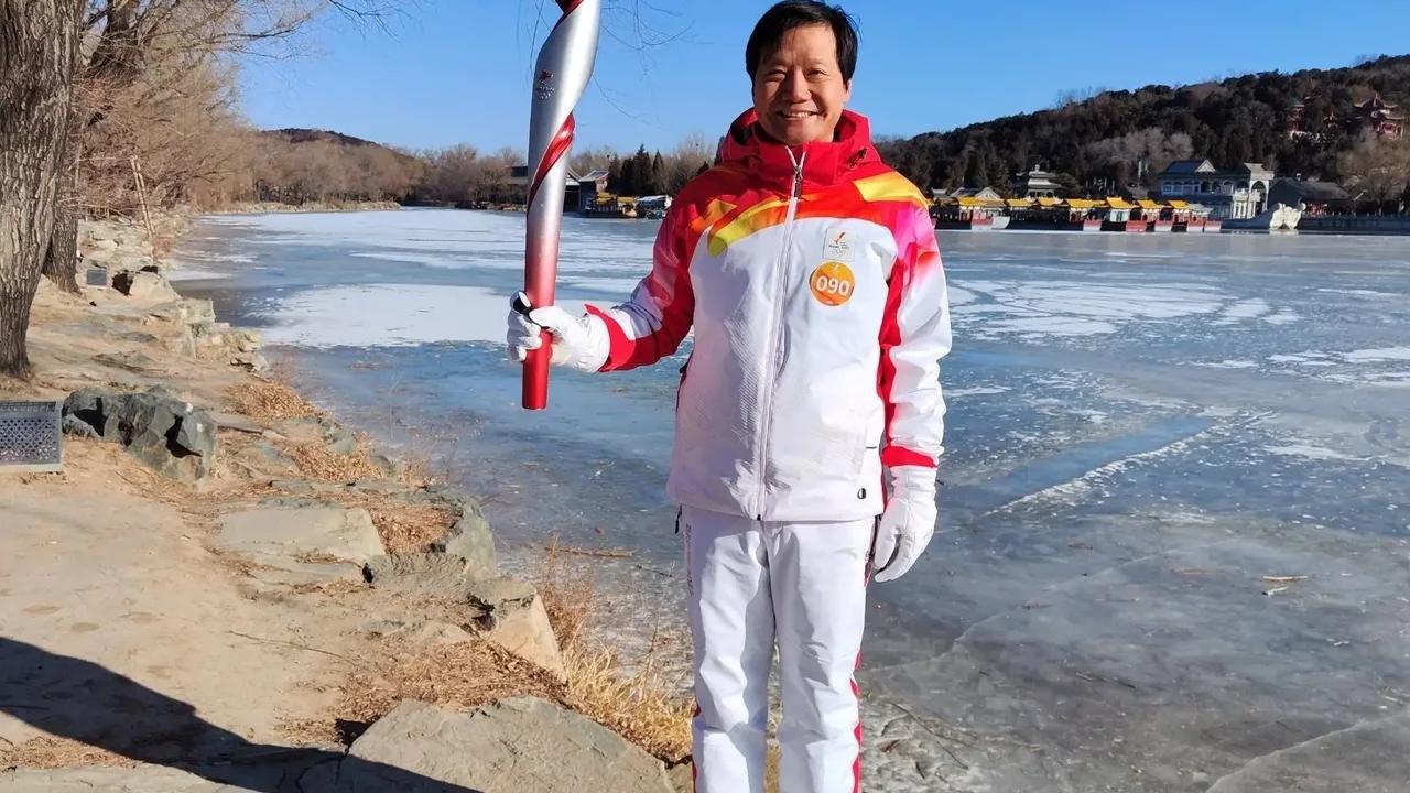 雷军|雷军不愧是国内最强数码博主，这次成为了奥运火炬手