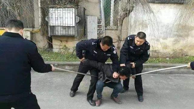 “被砍不能呼救？”湖北荆门，男子被人砍杀，其弟闻声赶来将歹徒刺死