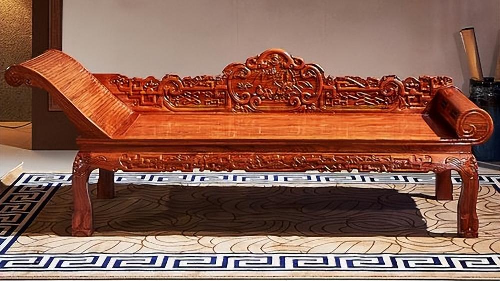 红木家具烫蜡和上漆，哪种工艺更好呢？