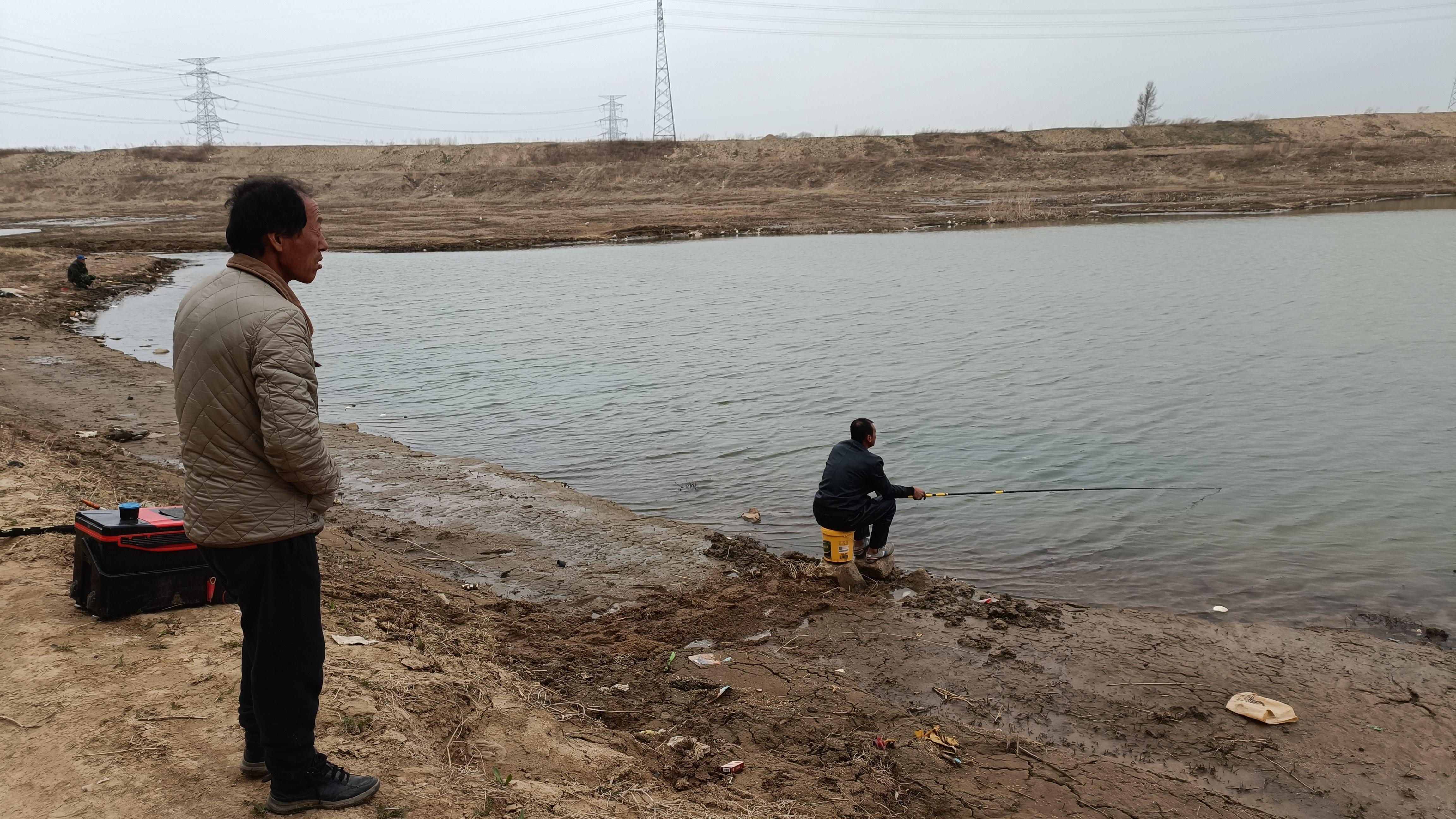 离婚|为了钓鱼媳妇都不要了，东北男子野外生存60多天，现在后悔死了