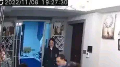 |媒体：网暴掌掴幼儿男子单位不合适