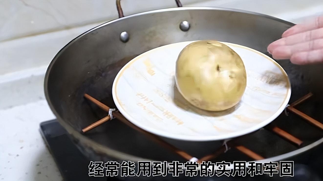 旧筷子别扔，拿6根绑在一起，放在客厅和厨房，省不少钱，真实用