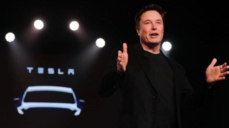 特斯拉|特斯拉大屏玩吃鸡？马斯克最新畅想：直接移植Steam平台5万款游戏