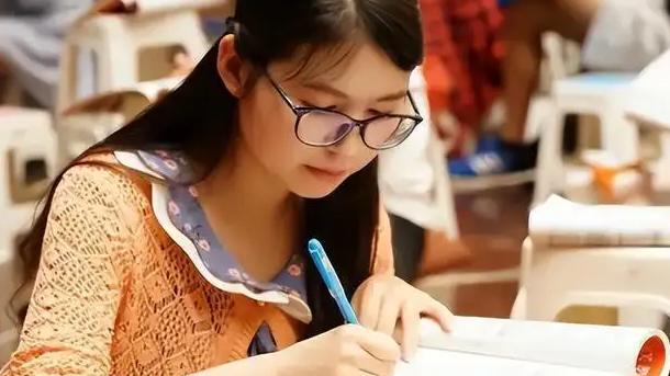 文职|“海军文职”公开招聘，应届生工资6000元起步，转正待遇令人羡慕