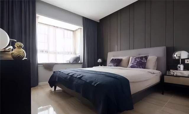 135平在设计之初采用一减再减的手法，让空间看起来变大不少