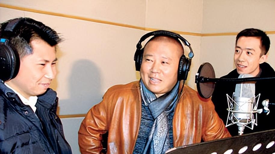 何云伟|媒体评价何云伟：相声界的周星驰，搞笑能力、传统功底不输郭德纲