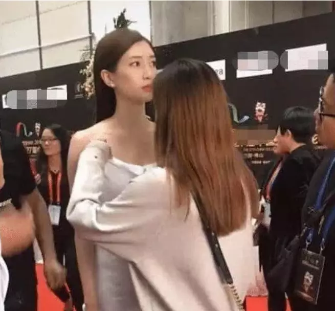 江疏影|34岁江疏影放得开，全身仅用两根绳吊着，越活越开放了