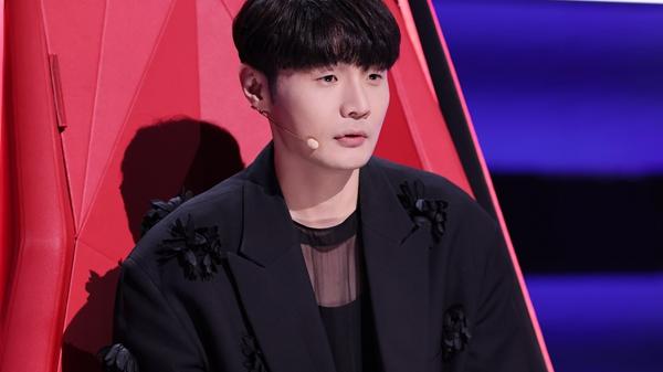李荣浩|李荣浩再现最后一秒转身，“好声音”陷入“白衬衫”pk循环