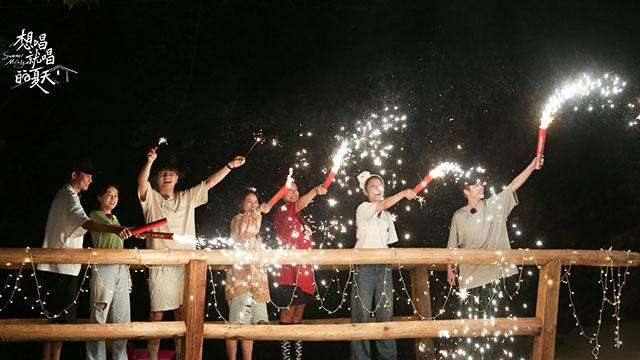 黄英|想唱就唱的夏天：靠0713男团奶活？姐姐们才艺大展示，黄英能说又能干