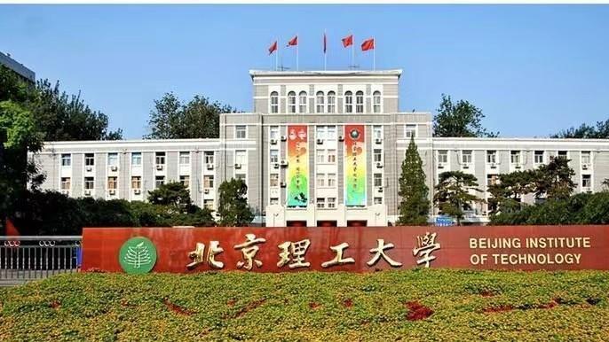 北理工通报“教授被亲吻”事件，女子身份竟有反转？更多细节流出