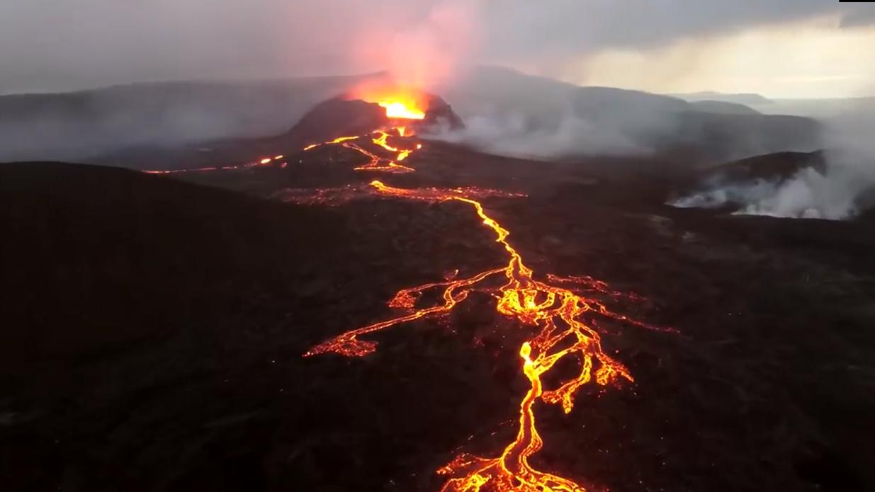 世界上最大的活火山正在复苏，全球地质活动也越发活跃，我们能否面对超级火山爆发到来的