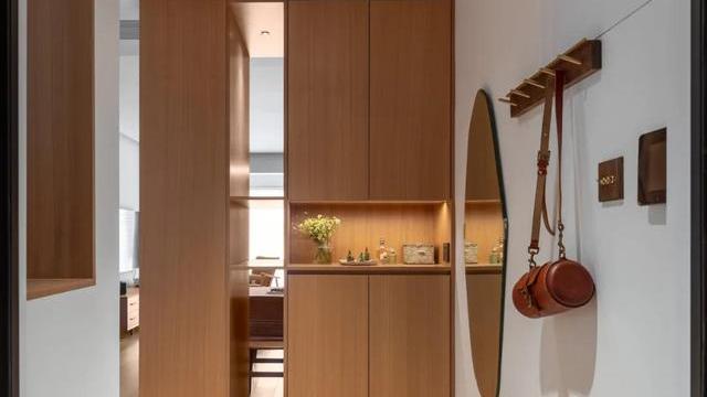 ?小户型进屋就是厅？学她家做“三面式玄关柜”，颜值高又实用！