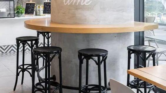 早知道我也不买餐桌了！隔墙上固定块悬空板，实用性满满还省地