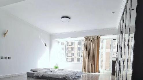 90后女孩儿断舍离成瘾！88㎡房子仅放6件家具，定制衣柜超能装