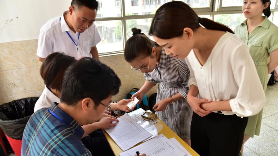 人际关系|网传非师范生不能再考教资和编制，使得不少人失望，官方作出回应