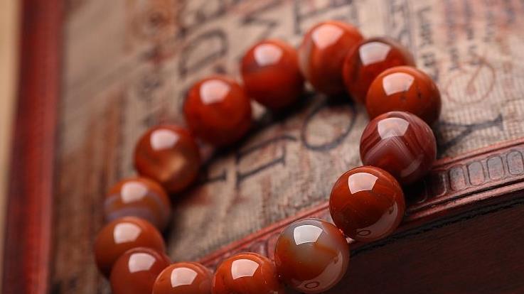 翡翠|遍地宝石却被当地人误认为是石头？一枚宝石卖了1.3亿，就在中国