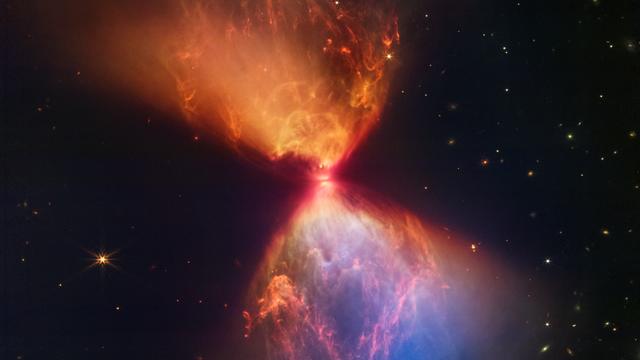 韦伯望远镜在太空中捕捉到令人惊叹的原始恒星“沙漏”
