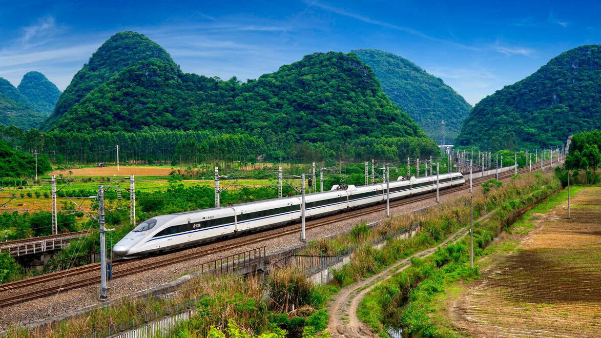 旅游业|纵跨大半个中国，全程2675公里仅10站，G93列车太美了
